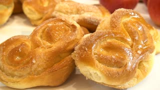 Каждый день пеку, но эти  булочки чаще всего! Уж очень вкусные. Бабушкин рецепт булочек