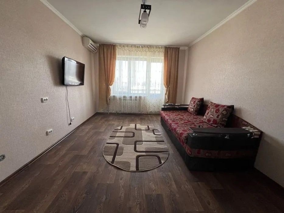 🏙 Сдам 1-комнатную квартиру с прекрасным видом на город! 📍 Адрес: ул. Ватутина Жовтневый район Просторная 1-комнатная квартира с современным ремонтом. В квартире есть удобная кухня с необходимой техникой и обеденным столом. Хорошая спальня с диваном и шкафом 📅 Срок аренды: Минимум от 6 месяцев, возможно продл...