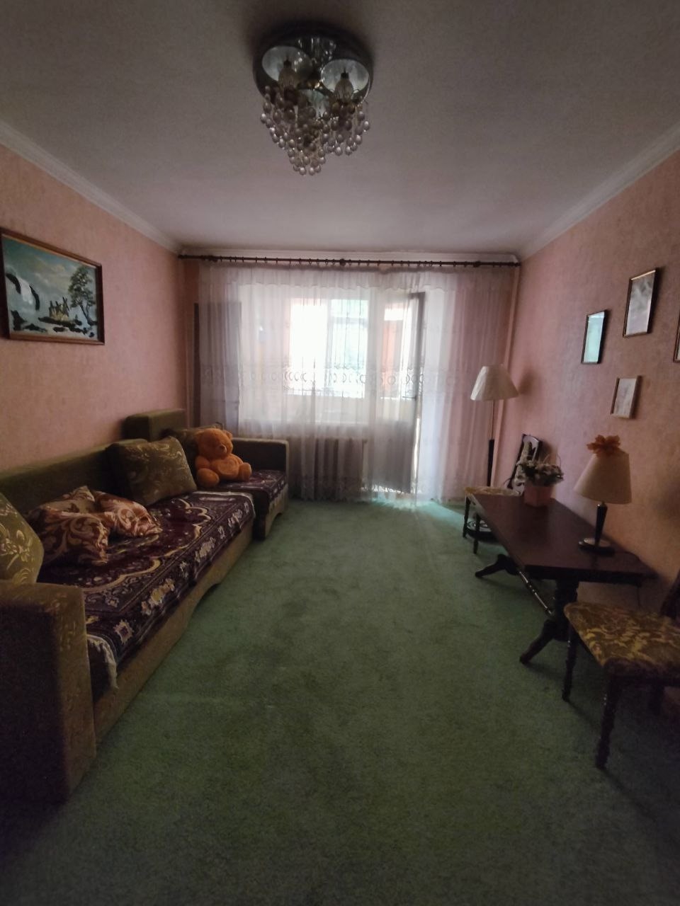 Продам 2 комнатную квартиру кв. Заречный дом 16 улучшенной планировки 1/9 комнаты изолированные, с/ у раздельный. Общая площадь 55 квадрата, окна м/п, балкон застеклён м / п. Квартира теплая. Отличное месторасположение всё в шаговой доступности ( супермаркет, школа 57, садик 41) цена 6 500 000 р. Торг с реаль...