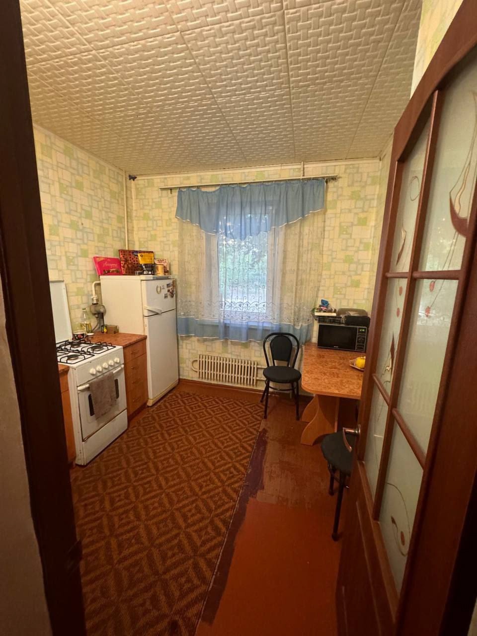 Продам 1-кк на кв. Южный , 2 этаж 9-го дома, общая площадь 34,2.С/у раздельный, окна пластик, балкон застеклен, не угловая, очень теплая. Документы РФ, прописанных нет. Цена 3,8млн.₽ Тел +79595121888 Ирина...
