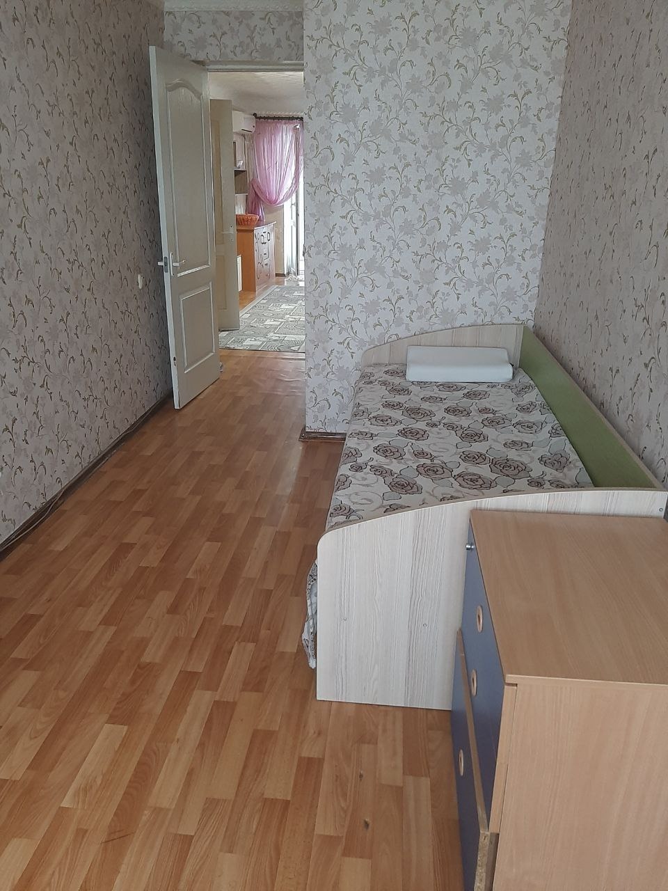 Продам 2-х комнатную квартиру на ул. Херсонская 5/5 эт. 44.8 кв. м. Дом кирпичный, квартира тёплая, крыша новая, газовая колонка, подвал сухой, м/п окна, кондиционер. Квартира продаётся с мебелью и техникой. Местоположение хорошее: школа, садик, супермаркет, магазины, фитнес-центр, ледовый коток, банк, МФЦ, с...